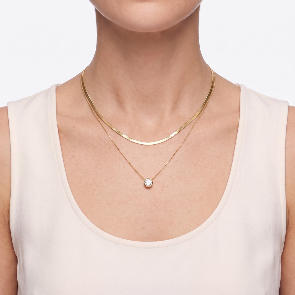 Collana Duetto, finitura dorata — indossata