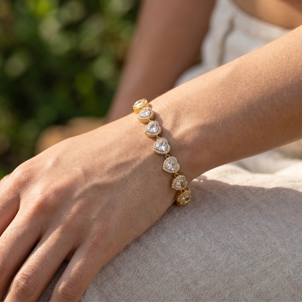 Bracciale amore brillante oro indossato