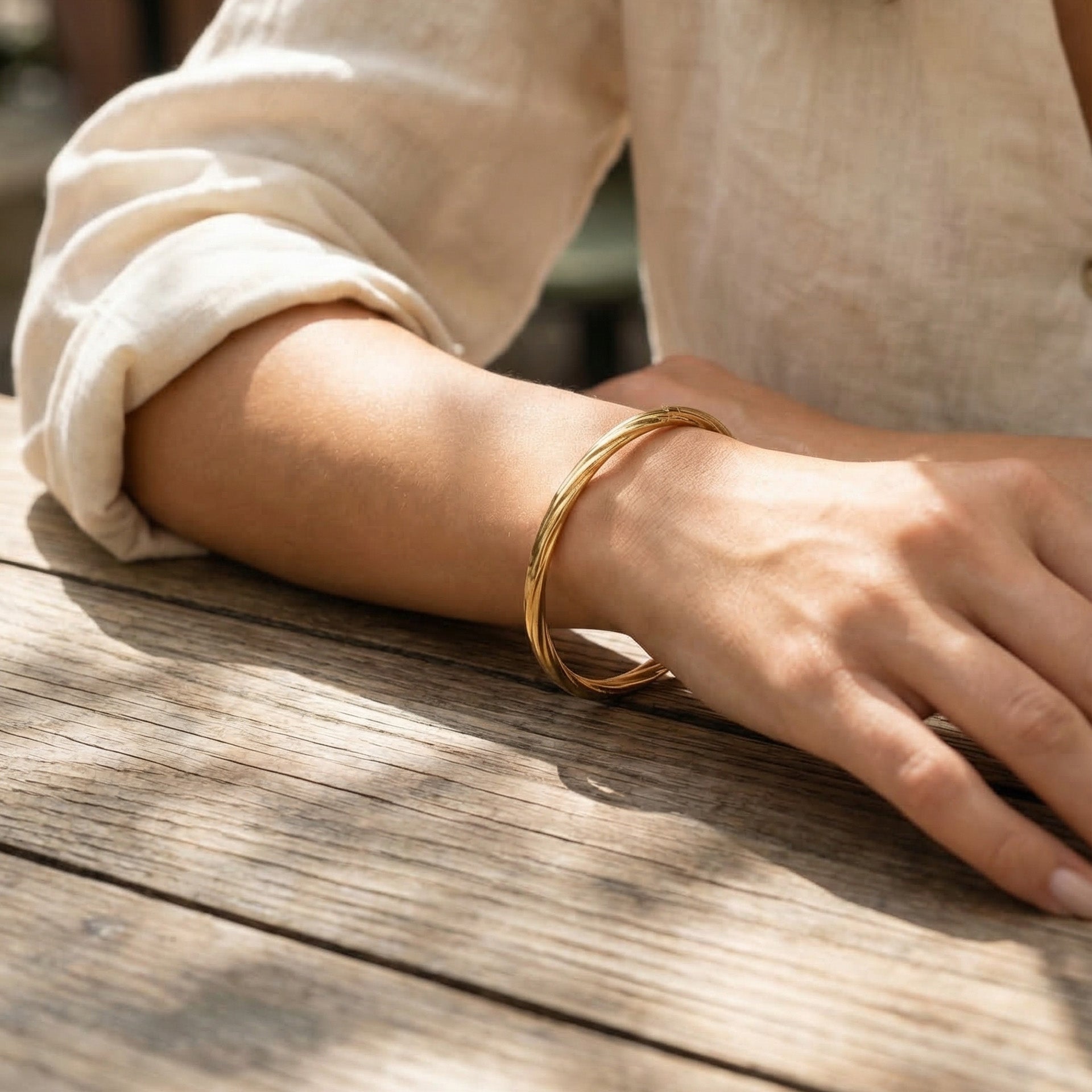 Bracciale Intrigo indossato - oro