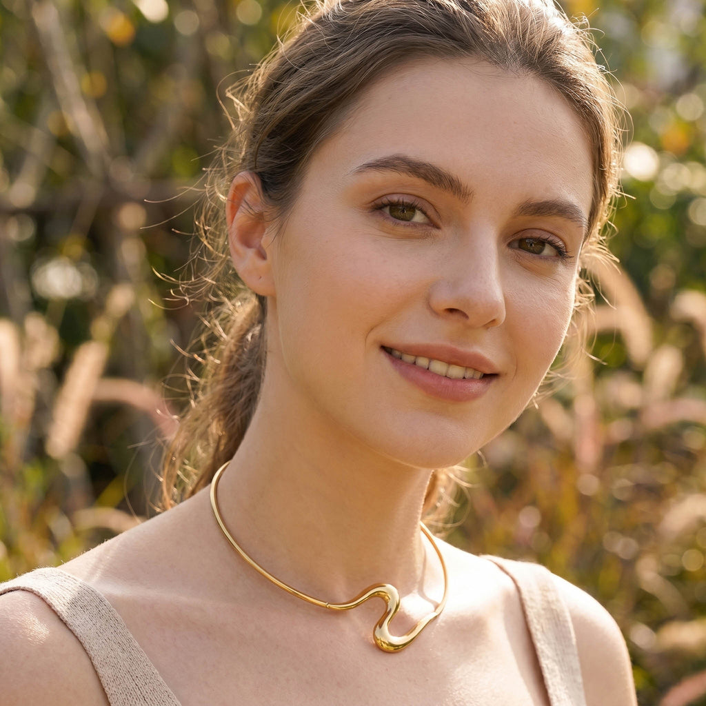 Collana fluid oro indossato