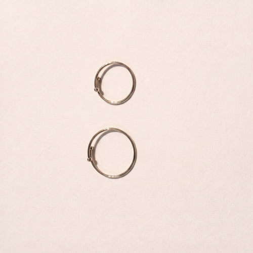 Anello Essenza argentato, estremità regolabili con palline
