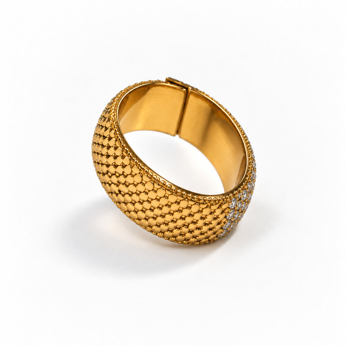 Anello Trama dorato — dettaglio del lato a trama senza strass