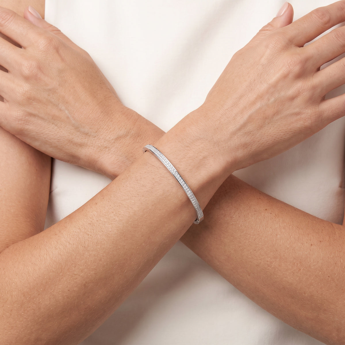 Bracciale Scia, finitura argentata — indossato