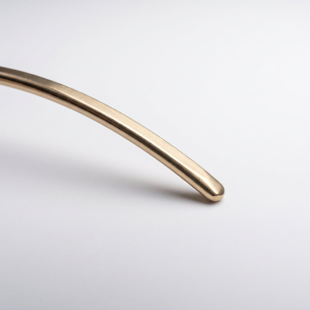 Choker Arco, finitura dorata — dettaglio